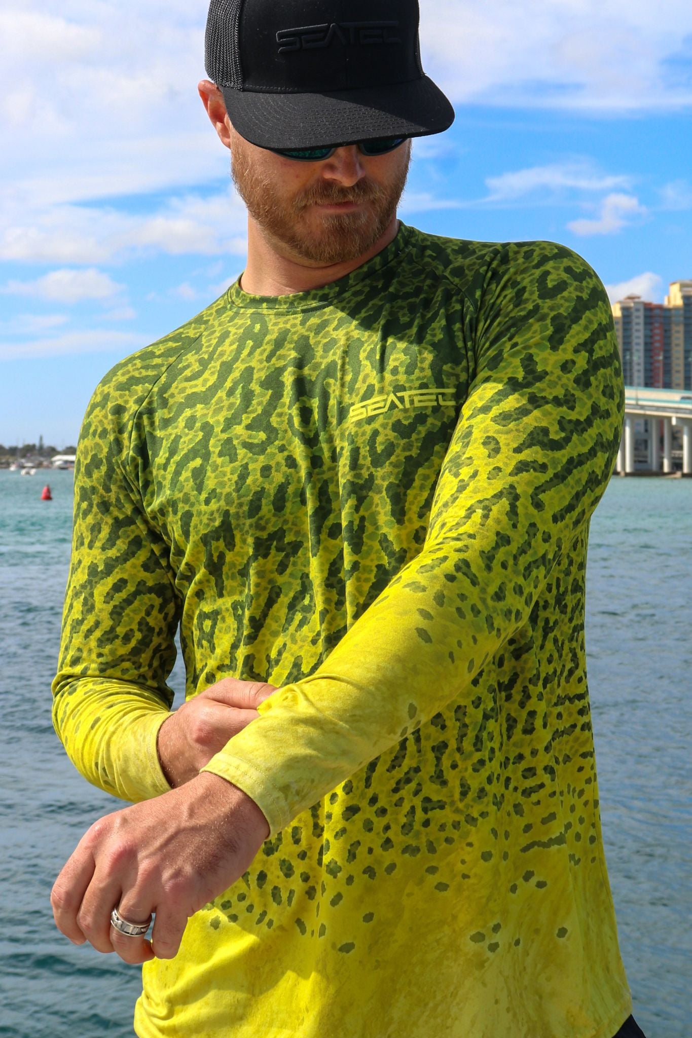 Moray Eel Men's Crew Performance Shirt – Lightweight, moisture-wicking fishing shirt for active outdoor use with UPF sun protection